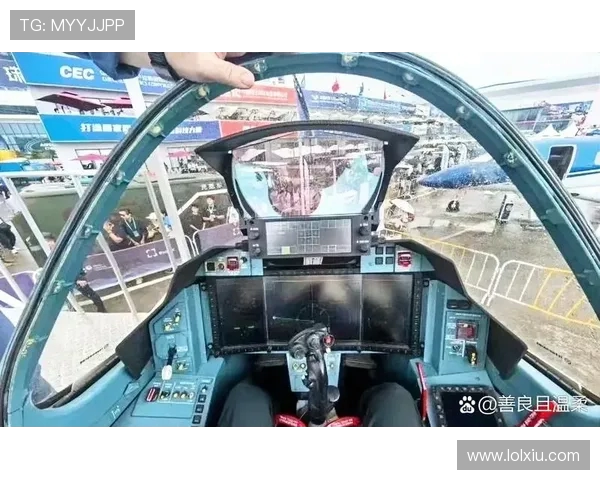 战斗机先进座舱的触控大屏幕交互